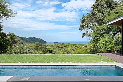 Private Paradise: Ocean Views & Pool Hideaway in Playas del Coco