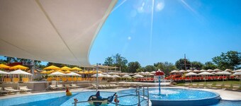 Lanterna Premium Camping Resort Mobilehome Marine Home for 6 people