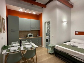 2 bedrooms, in-room safe, desk, iron/ironing board