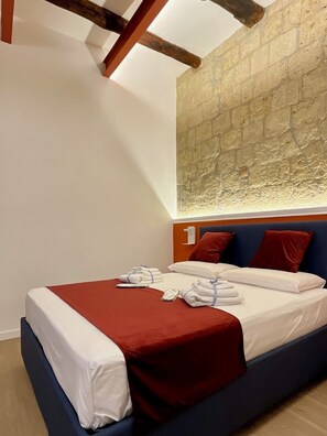 2 bedrooms, in-room safe, desk, iron/ironing board
