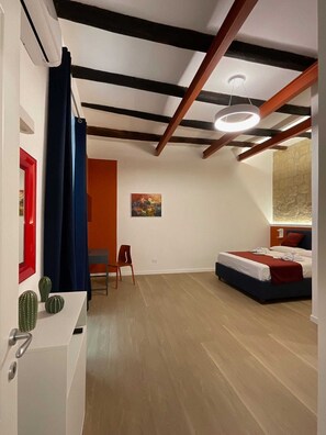 2 bedrooms, in-room safe, desk, iron/ironing board