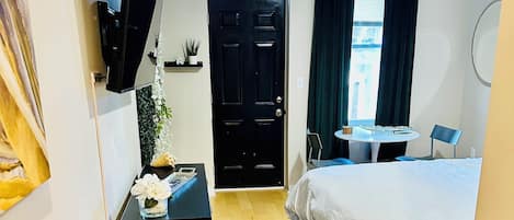 1 bedroom, desk, iron/ironing board, free WiFi