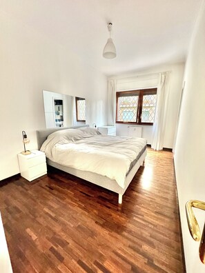 1 sovrum, skrivbord, strykjärn/strykbräda och gratis wi-fi