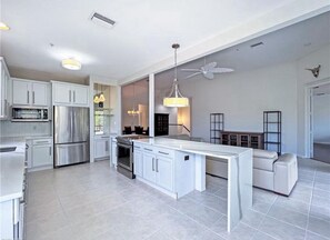 Microwave, oven, stovetop, dishwasher - Pristine condo 3 bed/2 bath gated community Ft. Meyers/Estero (Fort Myers)