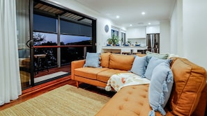 TV - Captains retreat 1770 Waterfront (Seventeen Seventy)