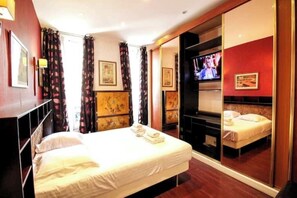 3 habitaciones, tabla de planchar con plancha, wifi y ropa de cama