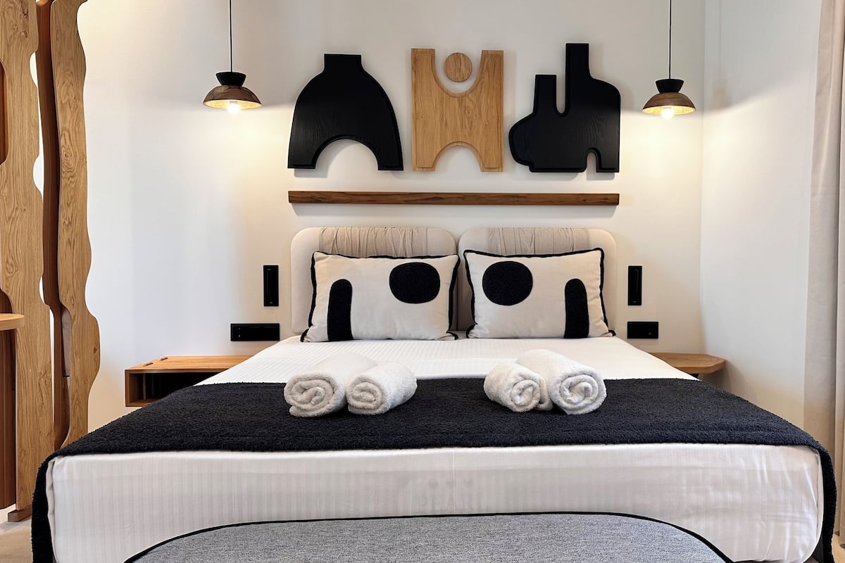 Suite Senior, vista città | 1 camera, biancheria da letto di alta qualità, con stile personalizzato