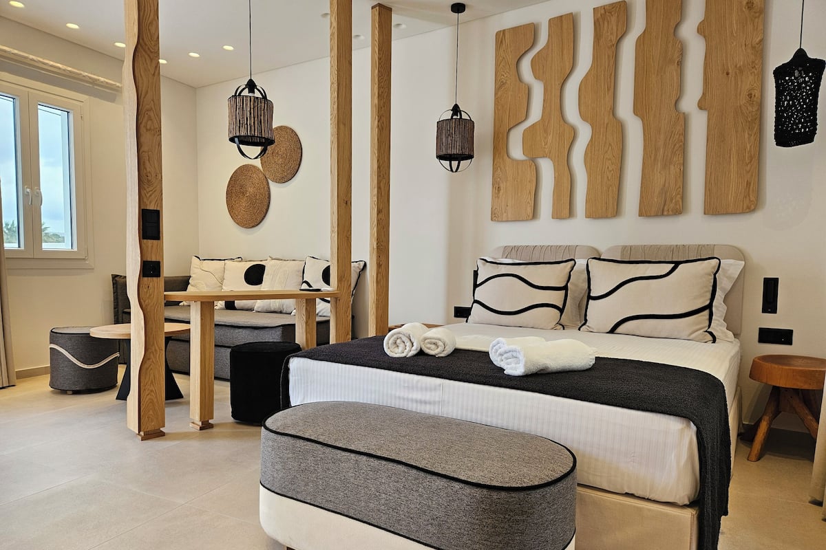 Suite monolocale Junior, vista città | 1 camera, biancheria da letto di alta qualità, con stile personalizzato