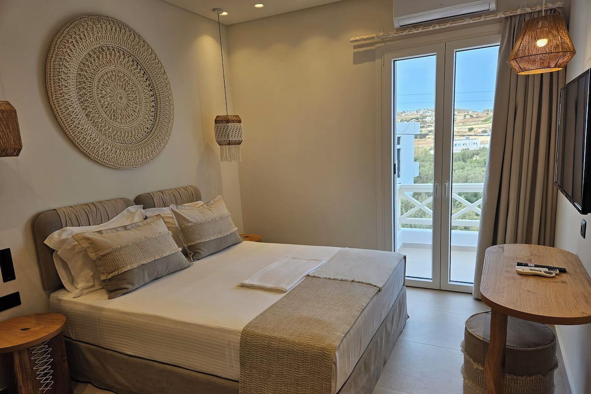 Suite Deluxe, vista città | 1 camera, biancheria da letto di alta qualità, con stile personalizzato