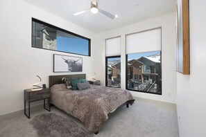4 bedrooms, iron/ironing board, WiFi, bed sheets - Modern Escape on the Blue (Silverthorne)