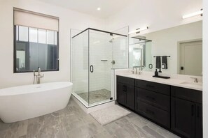 Shower, hair dryer, towels, soap - Modern Escape on the Blue (Silverthorne)