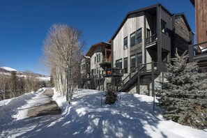 Exterior - Modern Escape on the Blue (Silverthorne)