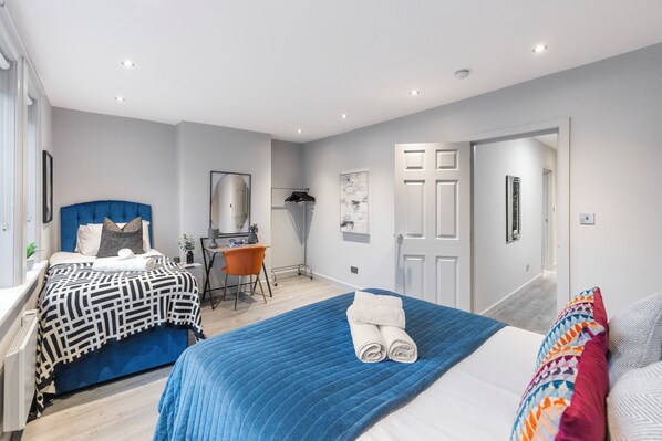 3 bedrooms, desk, iron/ironing board, free WiFi