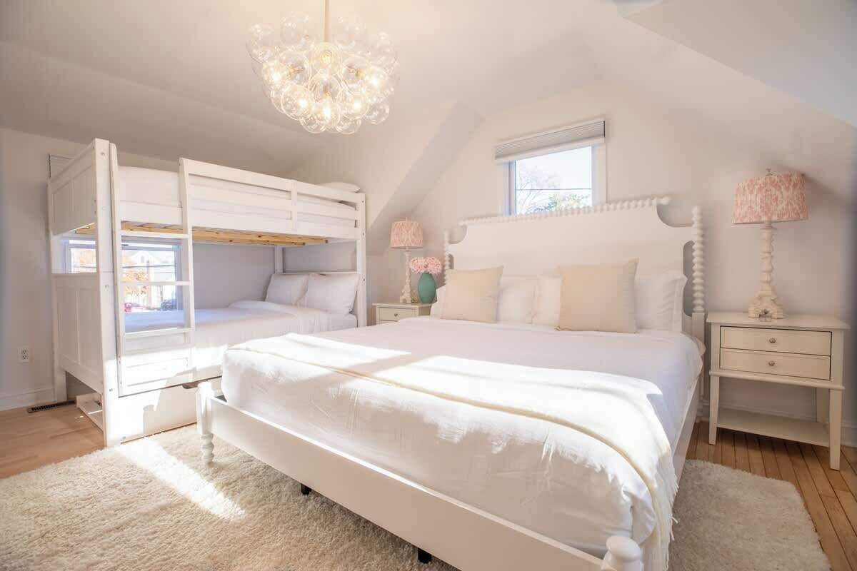 3 bedrooms, in-room safe, desk, iron/ironing board
