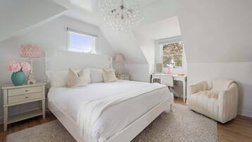 3 bedrooms, in-room safe, desk, iron/ironing board