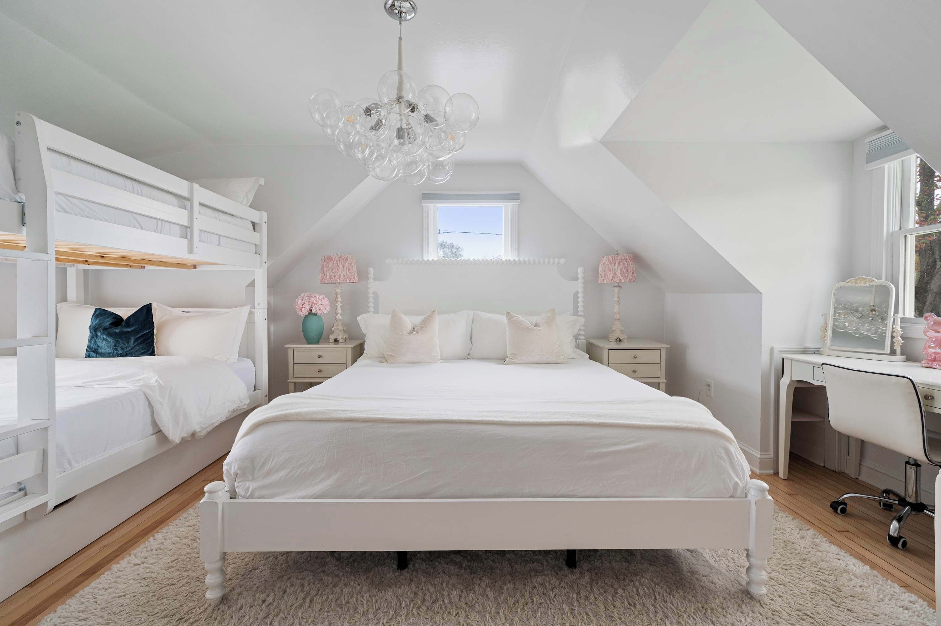 3 bedrooms, in-room safe, desk, iron/ironing board
