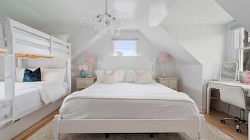 3 bedrooms, in-room safe, desk, iron/ironing board