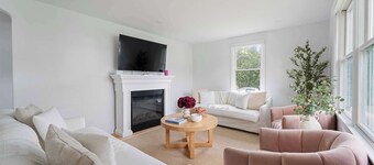 Renovated Cape Near beach, with Fire Pit and BBQ, 1 mile to NYC train