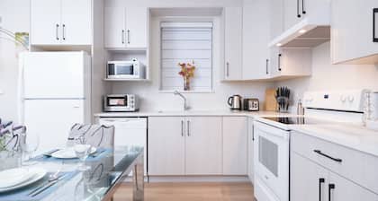Private Langley Suite Near Shops, Dining & Transit