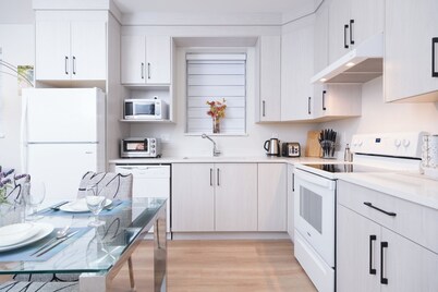 Private Langley Suite Near Shops, Dining & Transit