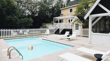 Een verwarmd zwembad