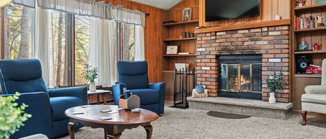 House (4 Bedrooms) | Front of property