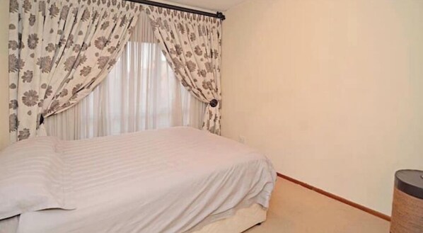 2 chambres, bureau, fer et planche à repasser, Wi-Fi gratuit