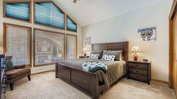 3 bedrooms, iron/ironing board, travel cot, free WiFi