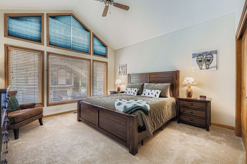 Lux 3/3 Chalet! 4 Min Walk To Quicksilver Lift & Main St! "Private Hot Tub" - Colorado