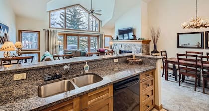 !DISCOUNT PRICING! LUX 3/3 CHALET! 4 MIN WALK TO QUICKSILVER LIFT & MAIN ST!