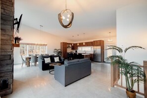 Fireplace - The Gibson & Spa and fireplace (Piopolis)