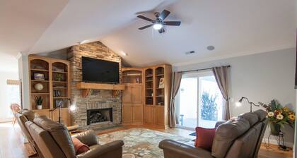 Private, Peaceful Home Close to Waterfall Hikes, Mtn Biking, Fishing & More