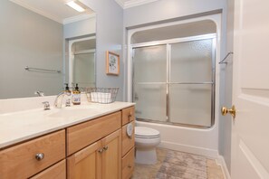 تجهيزات دش، مجففات شعر، مناشف، صابون