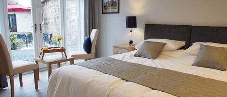 4 chambres, fer et planche à repasser, lit parapluie, Wi-Fi gratuit