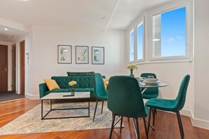 Apartment | Dining - Emerald Suite- Bham Citycentre- Luxury-cinema Room (Birmingham)
