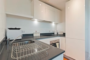 Apartment | Eigene Küche | Kühlschrank, Mikrowelle, Ofen, Wasserkocher