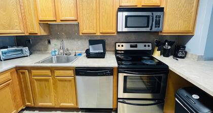 Comfortable 1BR in Elkins Park Parking Pool