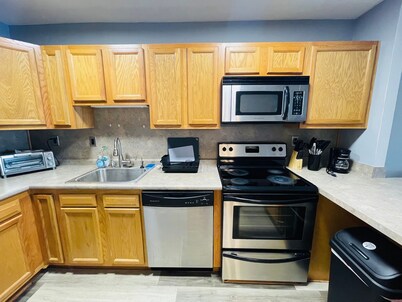 Comfortable 1BR in Elkins Park Parking Pool