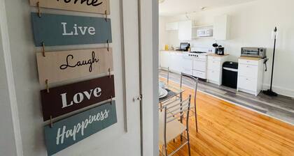 Charming 1BR Apartment Near Train Station