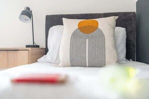 2 habitaciones, tabla de planchar con plancha, wifi y ropa de cama 