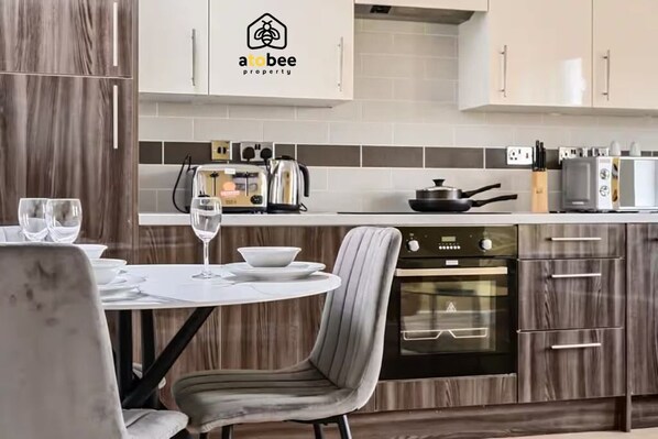 Fridge, microwave, oven, stovetop