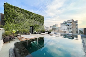 Studio | Pool