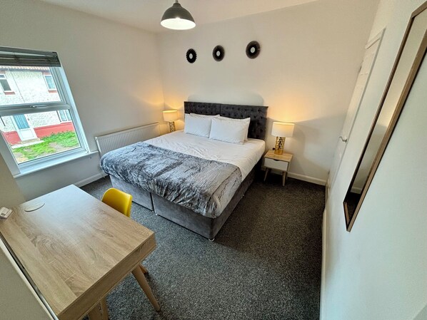 3 bedrooms, desk, iron/ironing board, free WiFi