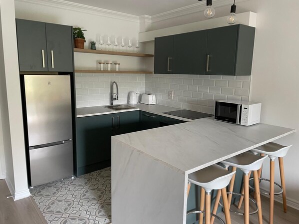 Fridge, microwave, oven, stovetop - Luxury By The Coast - Sleeps 4 (Galway)