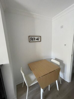 Dining - Luxury By The Coast - Sleeps 4 (Galway)