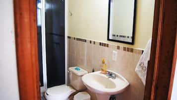 Comfort Cabin, Multiple Beds | Bathroom | Towels, soap, shampoo, toilet paper