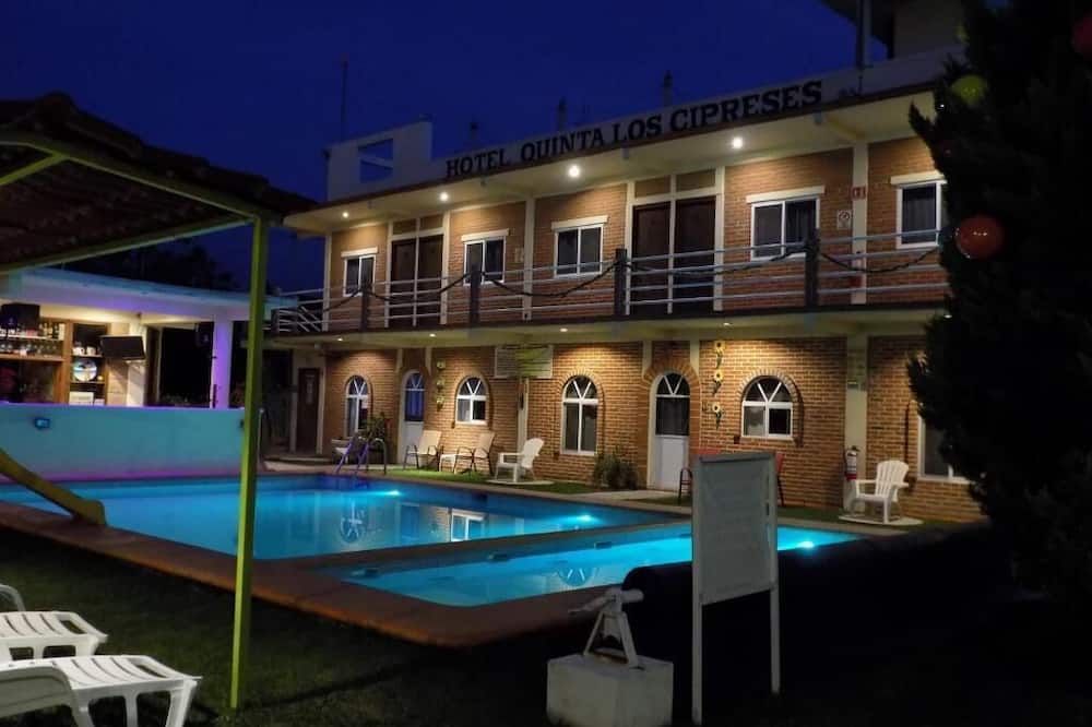hotel y cabañas quinta los cipreses
