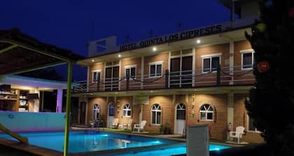 hotel y cabañas quinta los cipreses