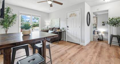Near HSU, ACU & Hendrick ~ Clean ~ Charming Cottage ~ New Discounts ~ Pets