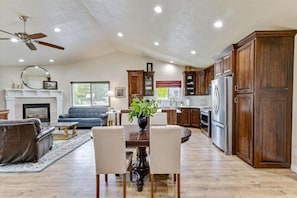 Smart TV, fireplace